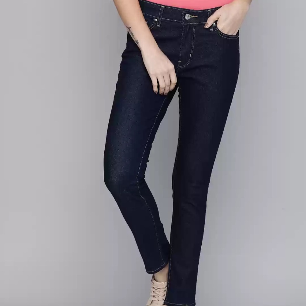 Classic Levi's Dark Blue Women's Jeans, size 31